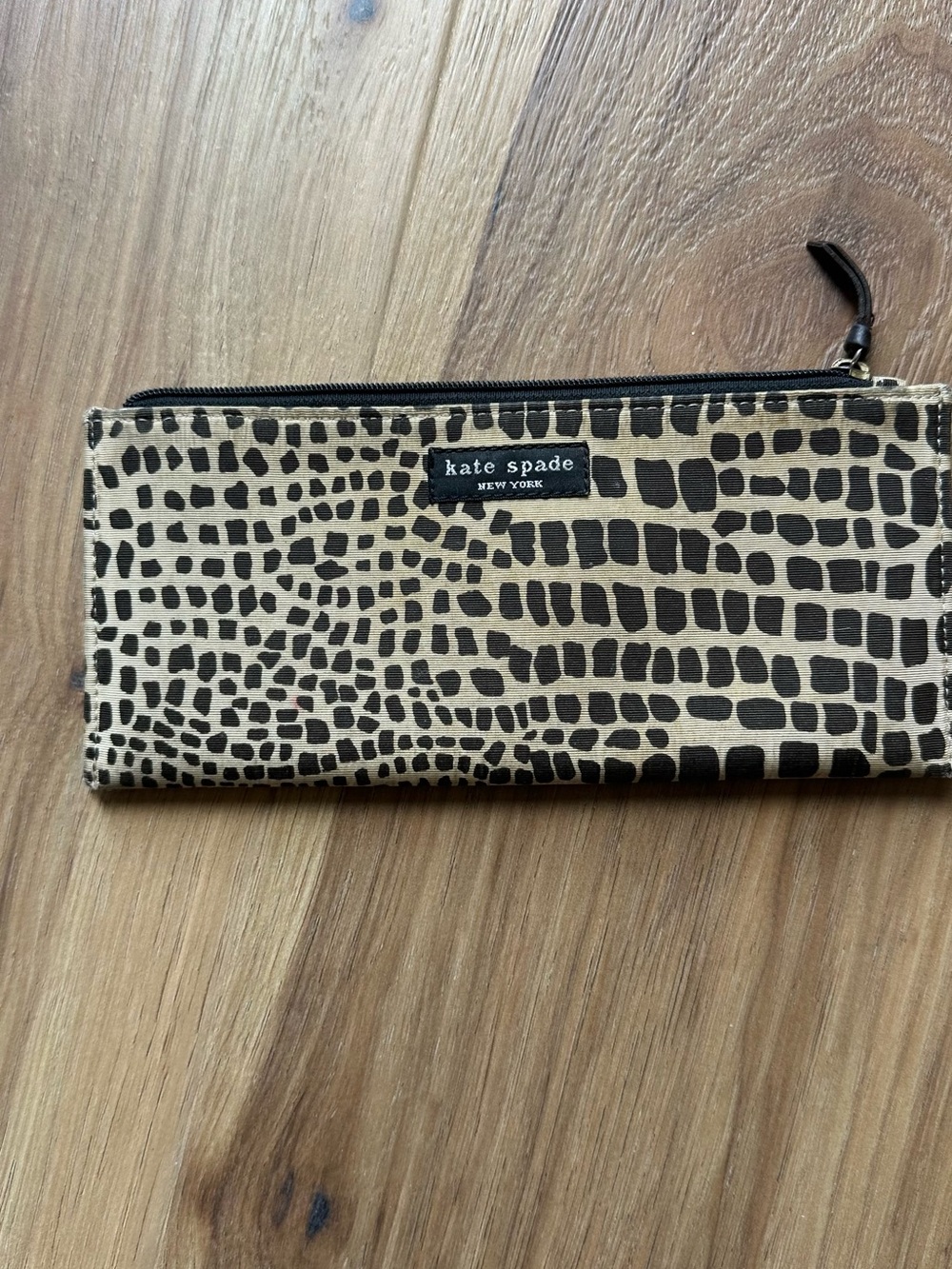 kate spade tan and black patterned zip pouch